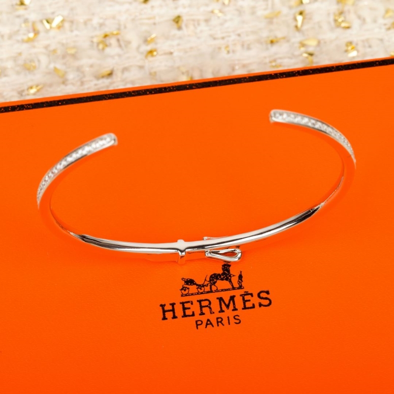 H**me5 bracelets